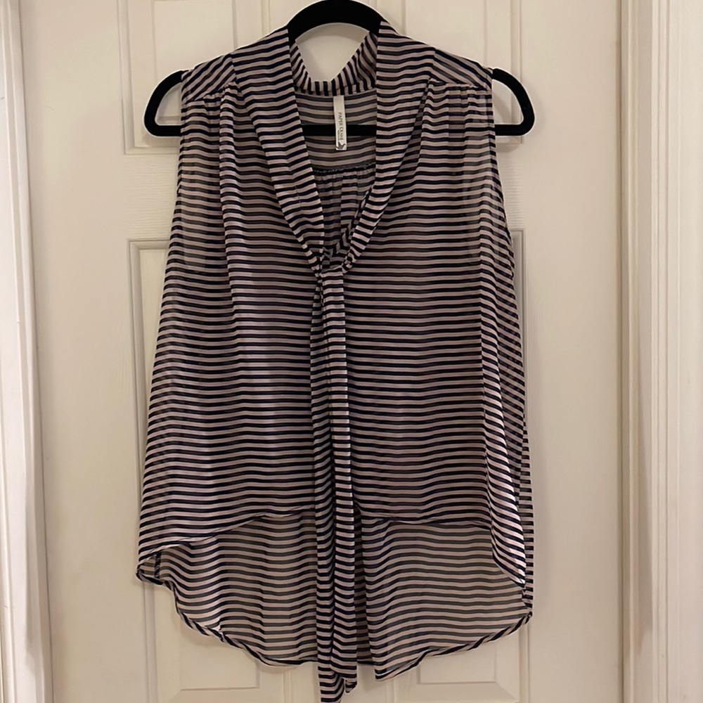 Paper Crane Navy & Beige sleeveless blouse with bow. Medium